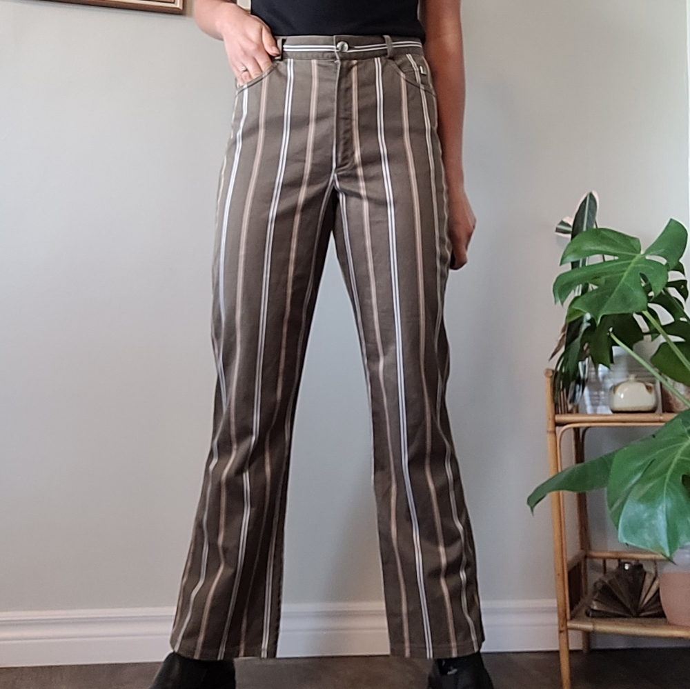 Striped High-Waist Women’s Jeans — Brown/White - Picture 3 of 9